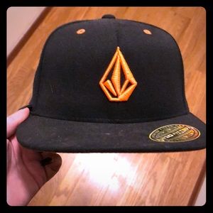 Volcom fitted black and orange hat